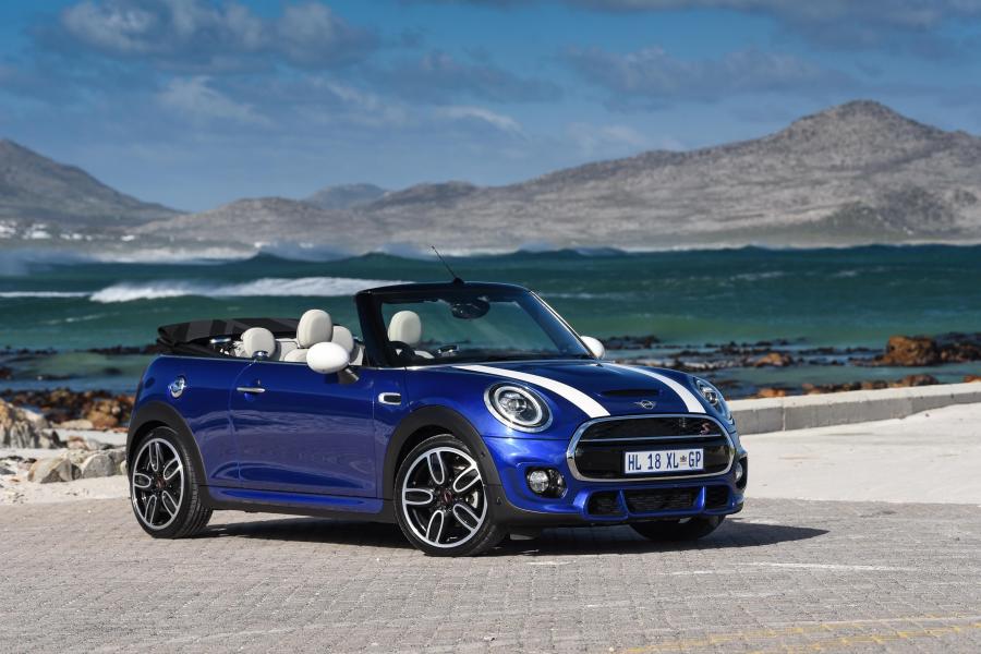  Mini Cooper S Cabrio (F57) 2018 года  (ZA) (фото 1 из 35)